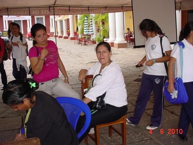Ligia Flores, delegada del MARENA (SENTADA, BLUSA BLANCA)